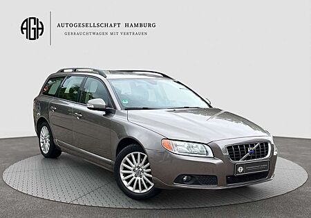 Volvo V70 Kombi 2.0 Momentum*AHK*Leder*Navi*SitzHzg*