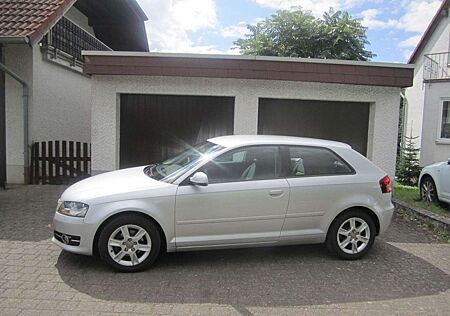 Audi A3 1.4 TFSI Attraction Alu/PDC/SHZ/125PS/TOP!!!