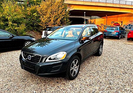 Volvo XC 60 XC60 2,4 D5 Summum + Xenon + Pano + Leder +++++