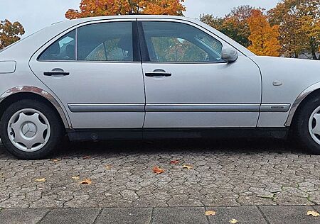 Mercedes-Benz E 200 Elegance Automatik