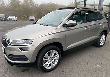 Skoda Karoq 1,5TSi DSG Style Pano AHK LED Keyless ACC