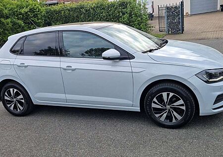 VW Polo Volkswagen VI Top Ausstatt. LED Pano Leder AHK 1 Hand