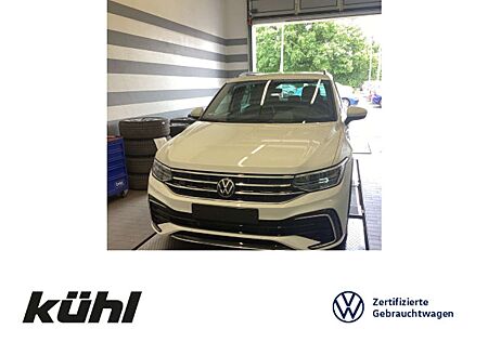 VW Tiguan Volkswagen 2.0 TDI DSG R-Line Navi,AHK,Pano,Standhz.