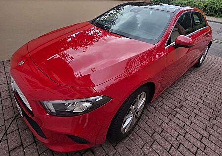 Mercedes-Benz A 200 A-Klasse mit Panorama-Schiebedach, Kamera, Navi...