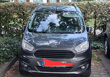 Ford Tourneo Courier 1.0 EcoBoost Titanium