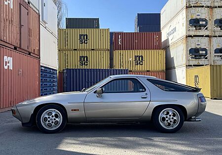 Porsche 928 S