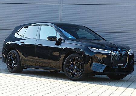 BMW iX M60*B&W*Soft*AHK*Clear*2-Achs*Integral*Pano*