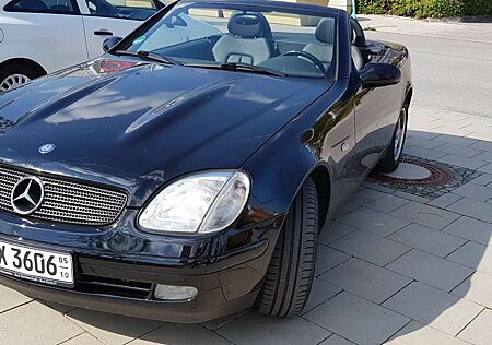 Mercedes-Benz SLK 200 GEHOBEN !
