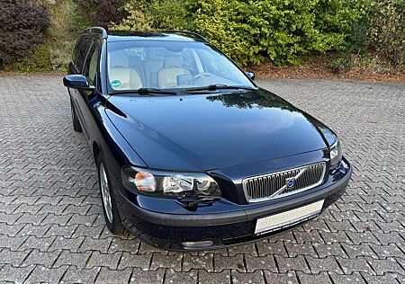 Volvo V70 D5 AWD Automatik Premium*ALLRAD*1.HAND*LEDER*NAVI