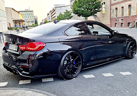BMW M4 Coupe DKG Competition