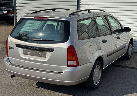 Ford Focus 1.4 Kombi-1. Hand-Klima-Zahnriemen gewechs