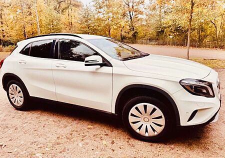 Mercedes-Benz GLA 180 7G-DCT Activity Edition