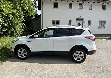 Ford Kuga 1.5 EcoBoost 2x4 Titanium*NAVI*KLIMA*Einparkhilfesensoren*Bluetooth