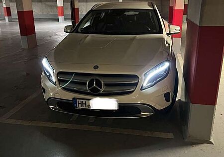 Mercedes-Benz GLA 180 7G-DCT Urban