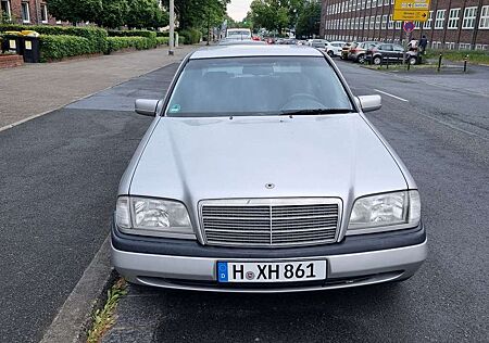 Mercedes-Benz 180 TÜV 3/2027 Wartung wurde vor 800 km gemacht.