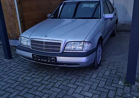 Mercedes-Benz 180 TÜV ist neu, Wartung wurde vor 600 km gemacht.