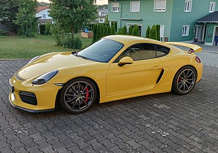 Porsche Cayman GT4