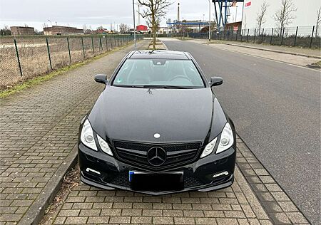 Mercedes-Benz E 250 CGI Coupe BlueEFFICIENCY Automatik AMG-Paket