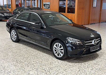 Mercedes-Benz C 180 LED/Navigation/Kamera/Teilleder/SHZ/2.Hand