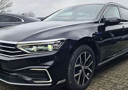 VW Passat Variant Volkswagen 1.4 TSI DSG GTE R-Line AHK 8-Fach bereift