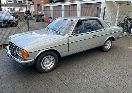 Mercedes-Benz 230 W123 C