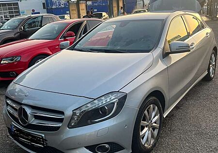 Mercedes-Benz A 180 (BlueEFFICIENCY) 7G-DCT