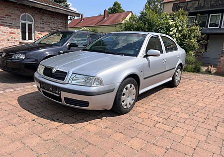 Skoda Octavia Lim. Tour 1.6 Klima Zahnriemen Neu 1. Hd
