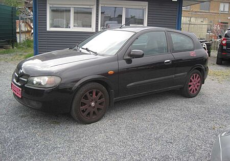 Nissan Almera 3-Türer 1.8