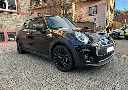 Mini Cooper SE Trim XL - 1. Hd. schwarz/schwarz - voll