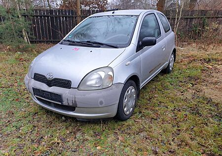 Toyota Yaris 1.0 linea luna