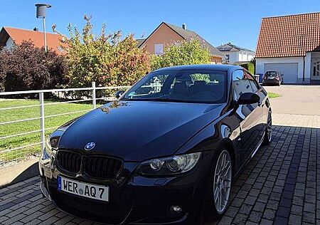 BMW 325 i Coupé / M-Paket ab Werk / 8-Fach bereift