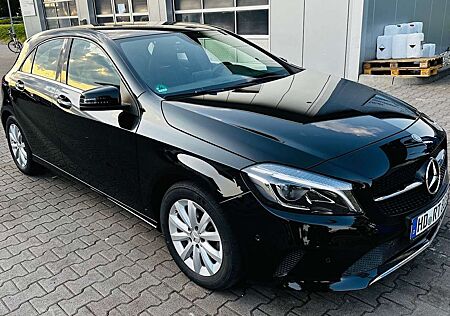 Mercedes-Benz A 180 Score 7G-DCT Urban BlueEFFICIENCY