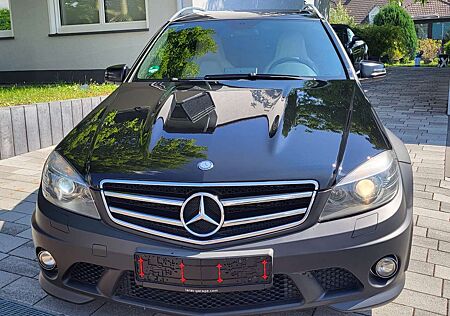 Mercedes-Benz C 63 AMG T / MKB 550 PS / 300 km/h
