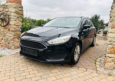 Ford Focus Lim. Trend 1.0 Sitzheizung Klima TÜV 11/26