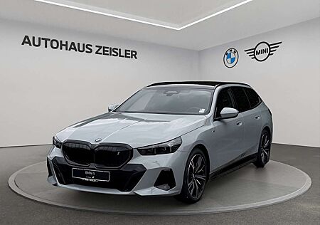 BMW i5 xDrive40 Tour. M Sport Pro 20"LM AHK Glasdach Sitz
