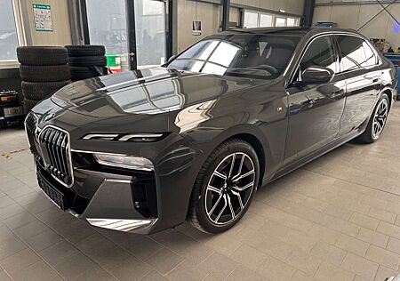 BMW 740 d xDrive MSport Iconic SkyDACH Standhzg