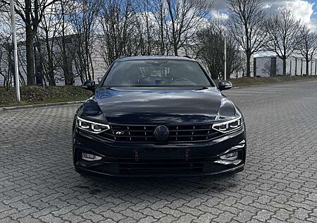 VW Passat Variant Volkswagen Elegance R-Line