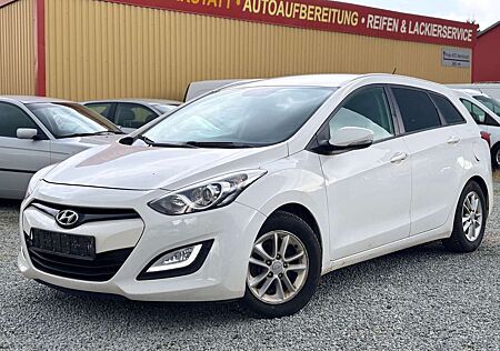 Hyundai i30 CW 1.4 CRDi KLIMA,Anhängerkup.PDC,Allwetterr