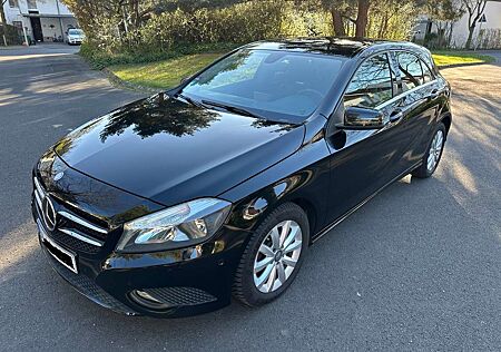 Mercedes-Benz A 180 (BlueEFFICIENCY) 7G-DCT Style