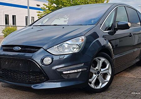 Ford S-Max Titanium S / 203PS