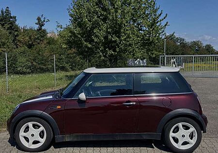 Mini Cooper mit Panoramadach und neuem tüv