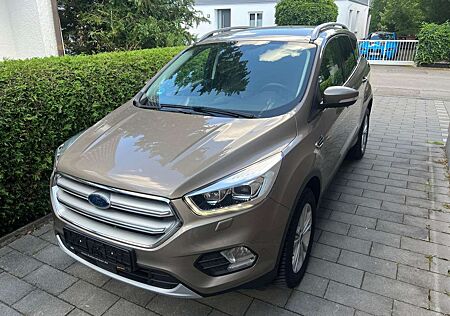 Ford Kuga 1.5 EcoBoost 4x4 Aut. Titanium