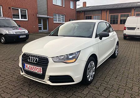 Audi A1 1.6 TDI Attraction Navigation PDC EURO-5