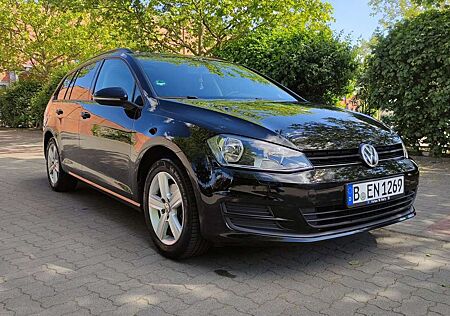VW Golf Variant Volkswagen 1.6 TDI BlueMotion Technology DSG Comfortline.Pano