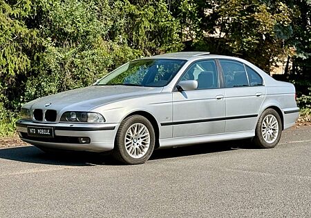 BMW 523i 523 +1.HAND+TÜV NEU+KEIN ROST+M-LENKRAD+XENON