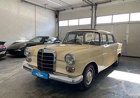 Mercedes-Benz 200 D Heckflosse W110*HU-10.2027*AHK*1-HAND*Schiebedac