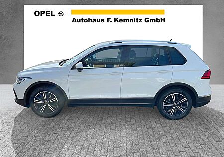 VW Tiguan Volkswagen Active / LED / AHK / 18" ALU / PDC