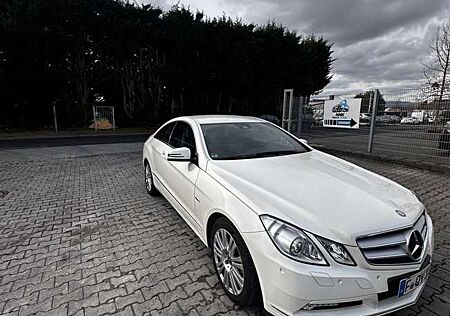 Mercedes-Benz E 250 CGI Coupe BlueEFFICIENCY Automatik Avantgarde
