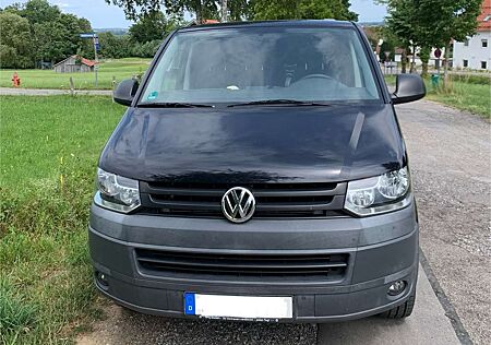 VW T5 Transporter Volkswagen schwarz metallic, eingebautes Bett, Preis VB
