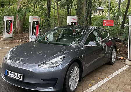 Tesla Model 3 Standard Reichweite Plus Hinterradantrieb